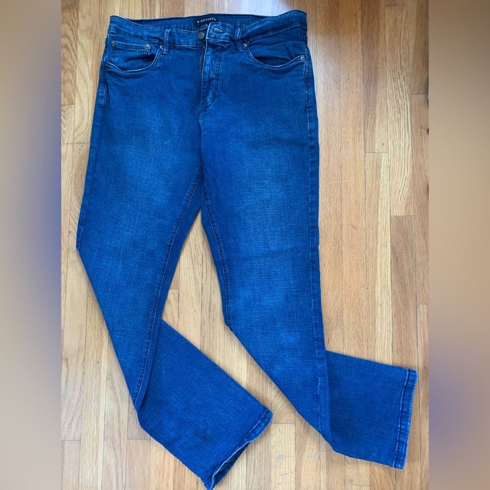 Stretch jeans made from R. Society. These are super comfortable, great condition